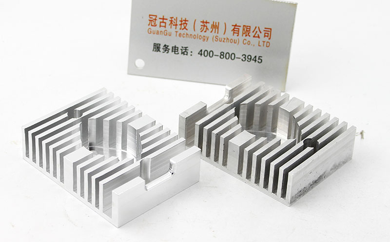 鋁散熱器去毛刺